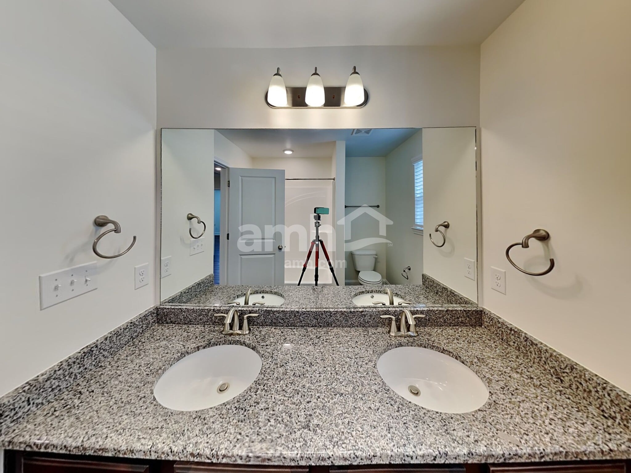 Building Photo - 440 Charity Ln