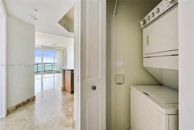 Building Photo - 480 NE 30th St