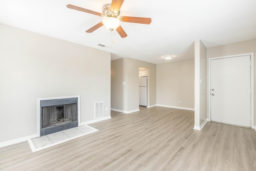 Primary Photo - Blake's Crossing Apartments