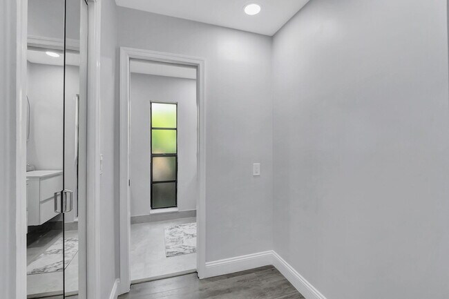 Building Photo - 10204 Camelback Ln