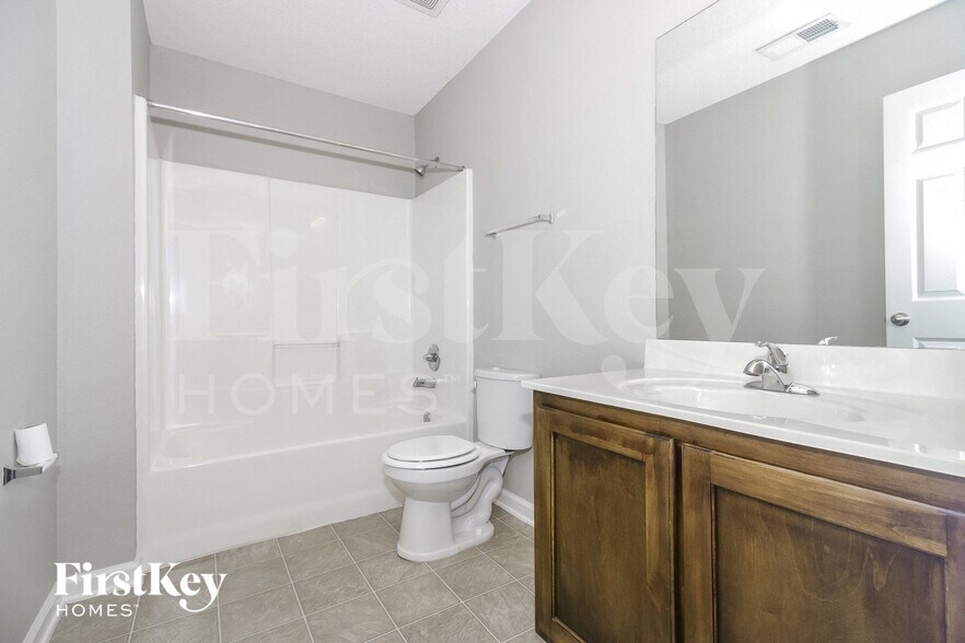 Building Photo - 7576 Stonington Dr