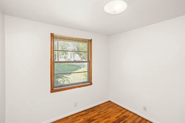 Building Photo - 2510 9th Ave S