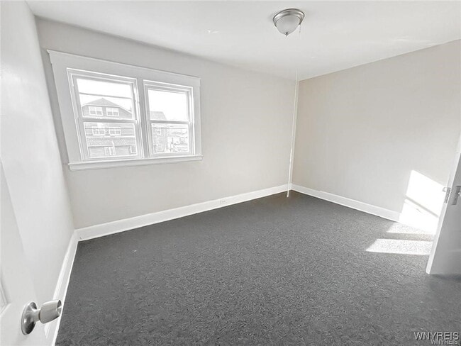 Primary Photo - 527 24th St