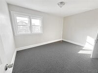 Building Photo - 527 24th St