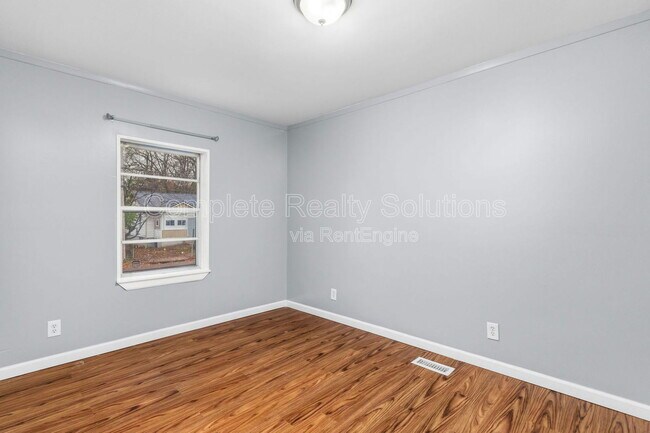 Building Photo - 8235 Albin Ave