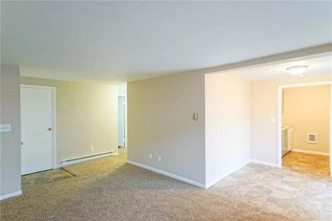 Building Photo - 5375 Dunmore Dr