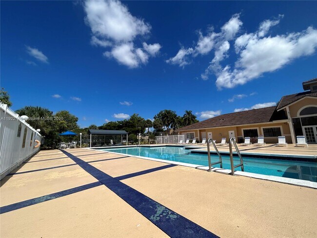 Building Photo - 301 Palm Way