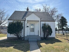 Building Photo - 7012 Cadillac Ave