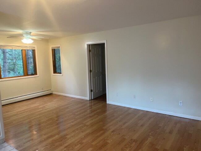 Building Photo - 8147 S Summit Dr