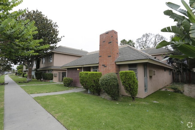 Primary Photo - 16562-16566 Alliance Ave
