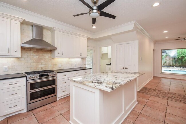 Building Photo - 807 Herdsman Dr