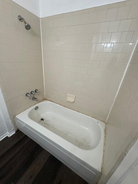 Building Photo - 818 Quinette Dr