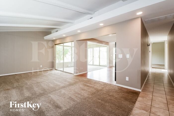 Building Photo - 2405 Brook Dr