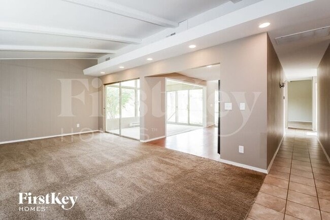 Building Photo - 2405 Brook Dr
