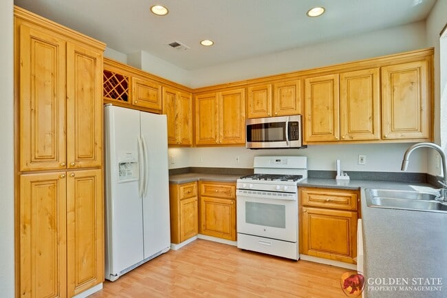 Building Photo - Comfort & Convenience in Santa Clara – Fre...