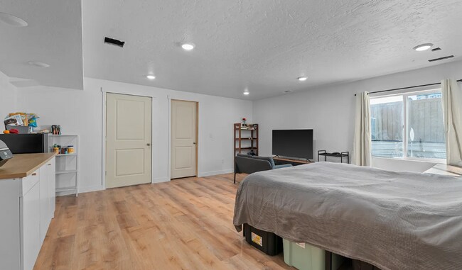 Building Photo - 3581 Grassland Dr