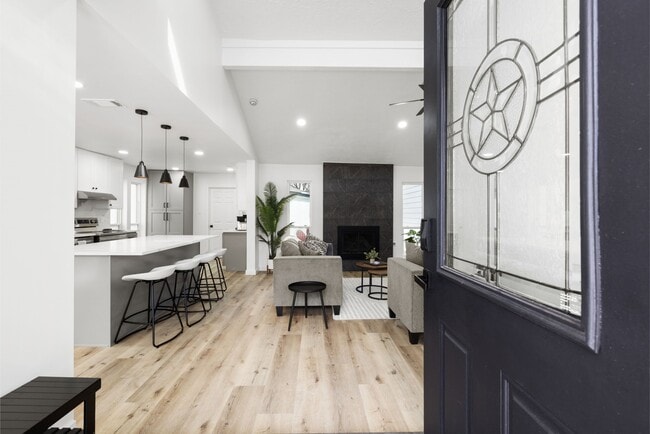 Building Photo - 15126 Forest Lodge Dr