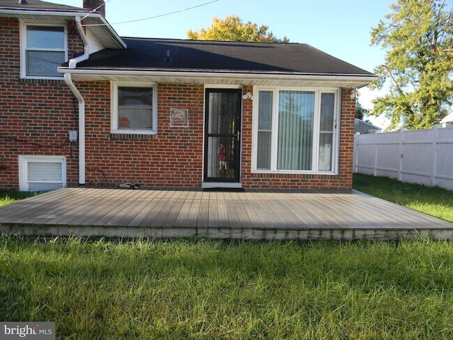 Building Photo - 3536 Lynne Dr