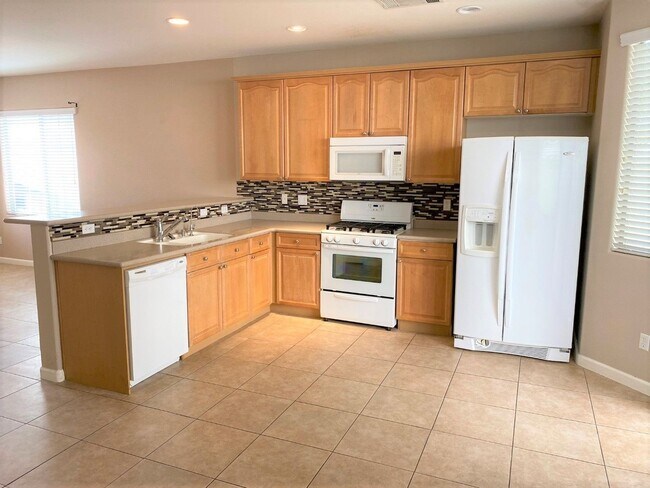 Building Photo - 3 Bed 2.5 Bath Pecos and Washburn