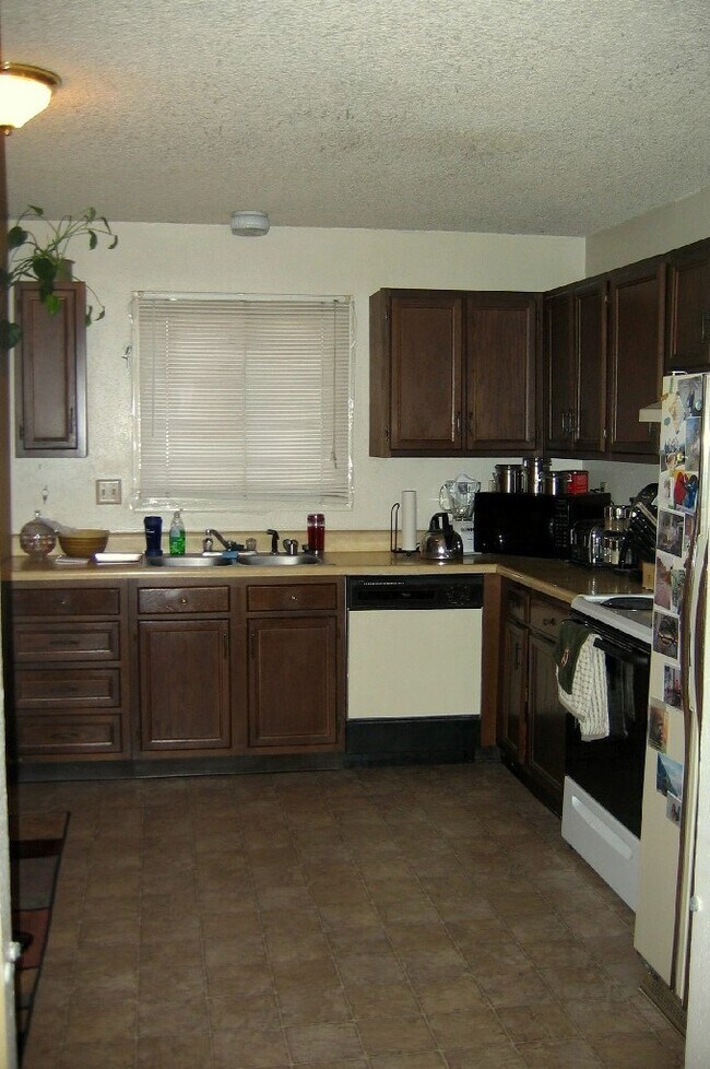 Building Photo - 214PLU