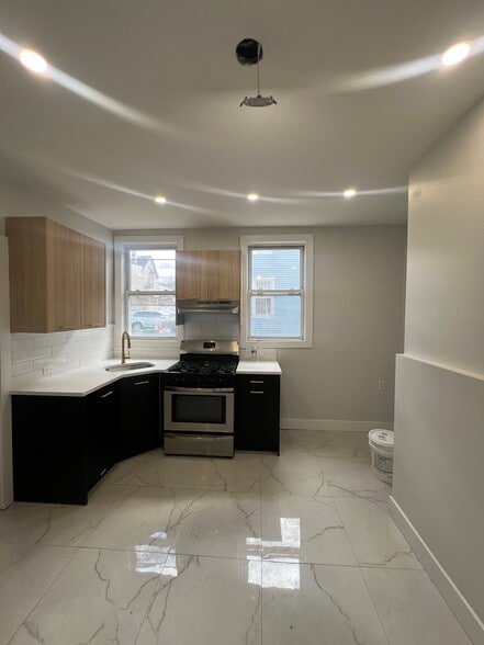 Building Photo - 577 13th Ave