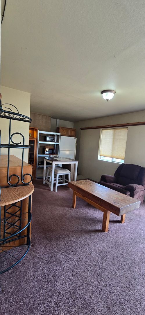 Building Photo - Room for rent with private entrance