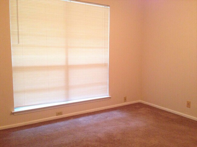 Building Photo - 4002 Glenrock Dr