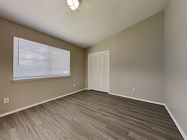 Building Photo - 8615 Riverside Walk Ln