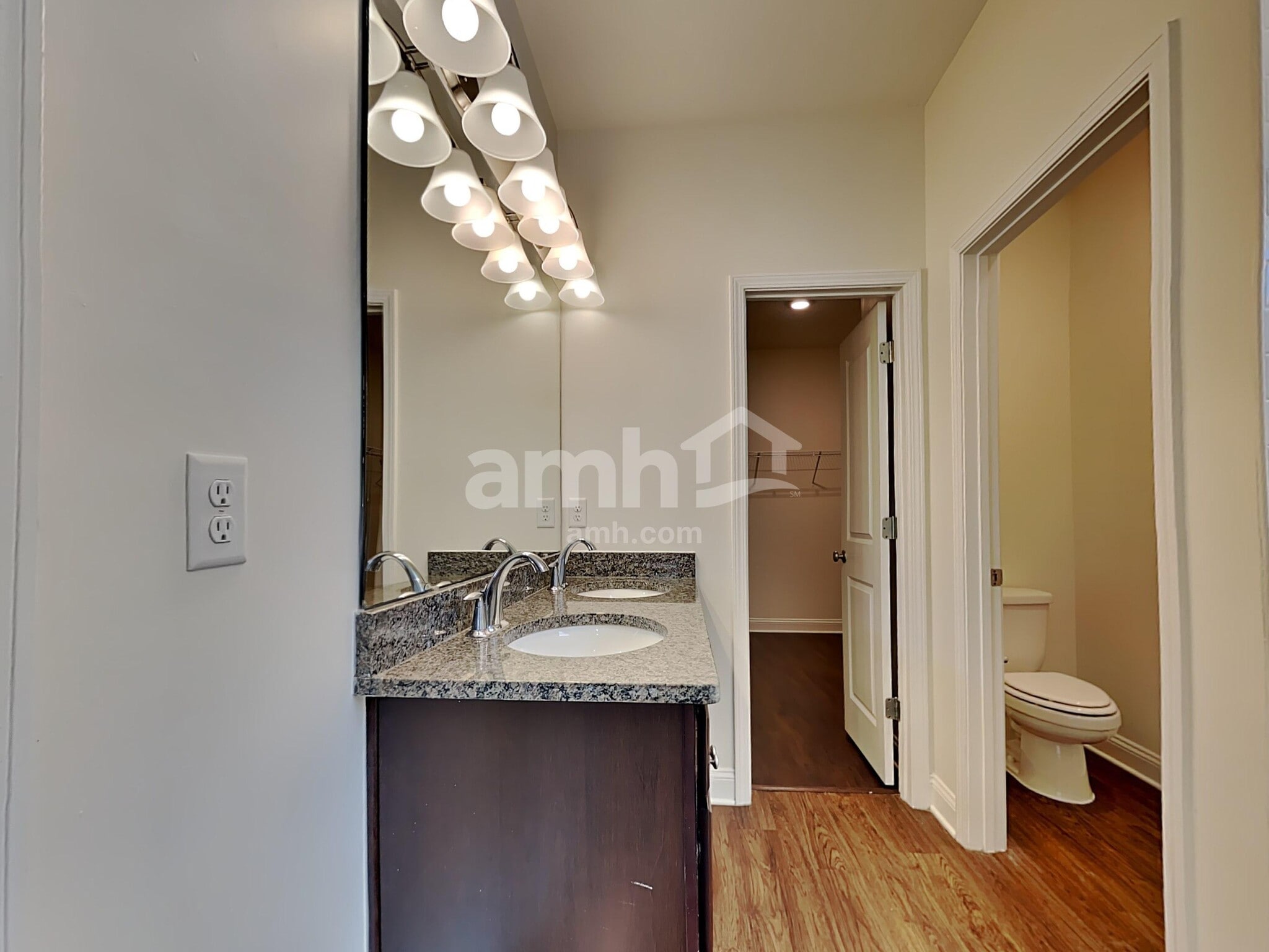 Building Photo - 917 Sunny Stroll Dr