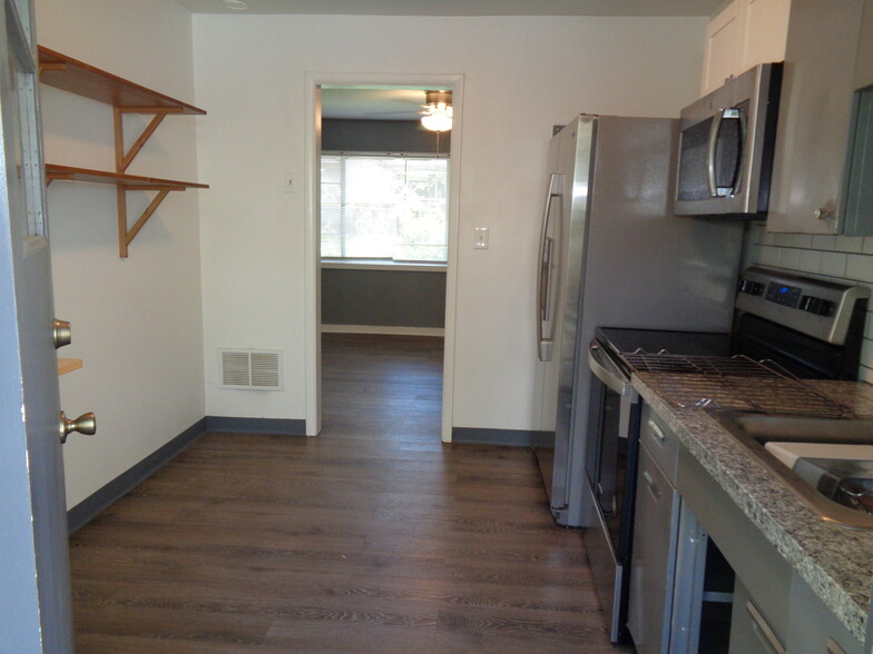 Building Photo - 1055 E Wilson Ave