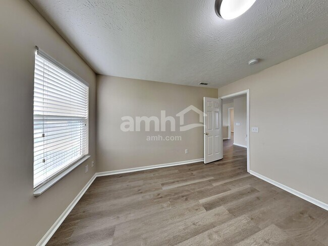 Building Photo - 10825 Spring Green Dr