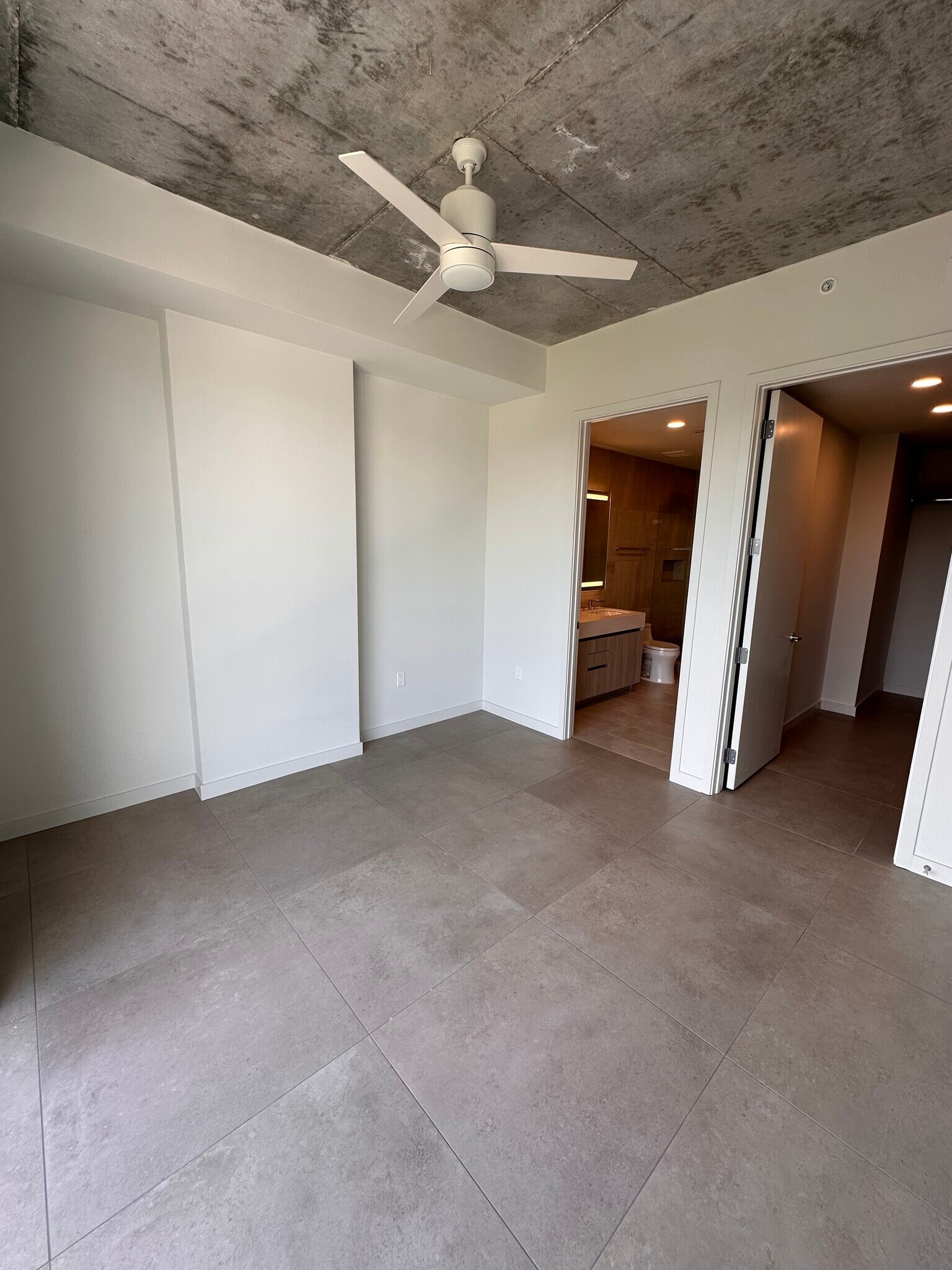 Building Photo - 142 NW 31st St