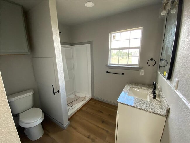 Building Photo - 127 Clearview Dr