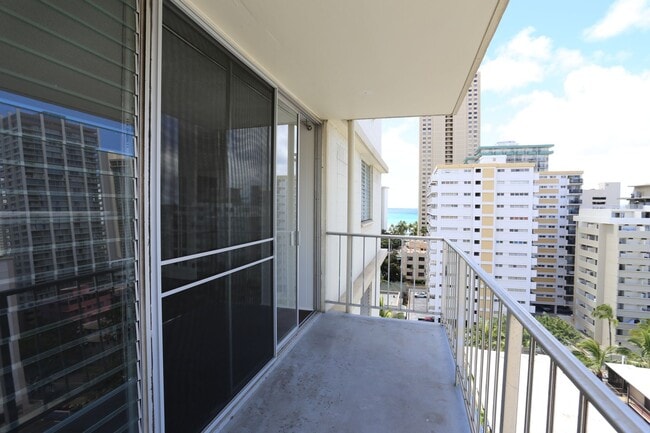 Building Photo - Liliuokalani Plaza – 2 bedroom, 2 bath with 1 covered parking