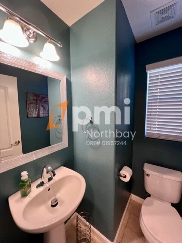 Building Photo - 1060 Villaggio Cir