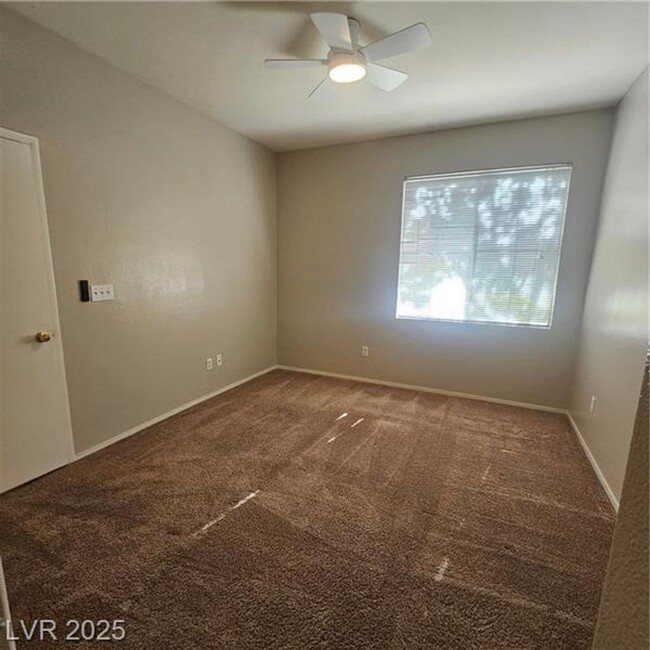 Building Photo - Cozy 2 bedroom 2 bath ground level condo n...