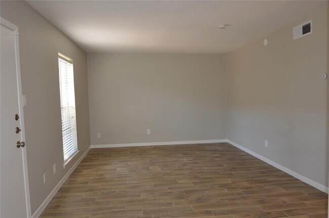 Building Photo - 8941 Gaylord Dr