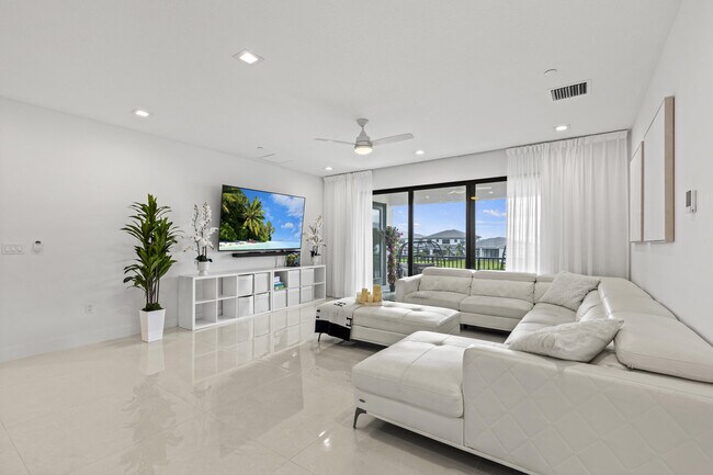 Building Photo - 12884 Wingspan Ct