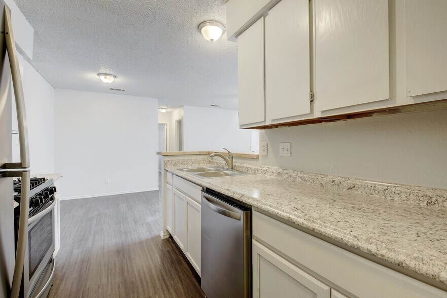 Building Photo - 5303 Spring Meadow Rd