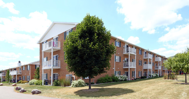 Primary Photo - Colonial Court Apartments