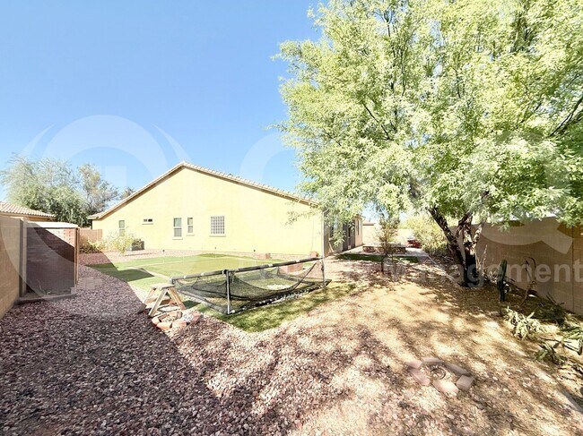 Building Photo - 7704 S 23rd Ln