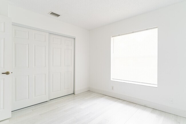 Building Photo - 719 Stanton Dr