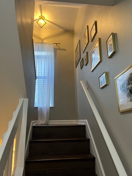 Building Photo - 395 Stoddart Ave
