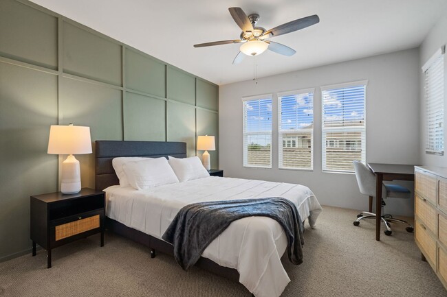Building Photo - Modern Island Living | AC, W/D, Garage, Wo...