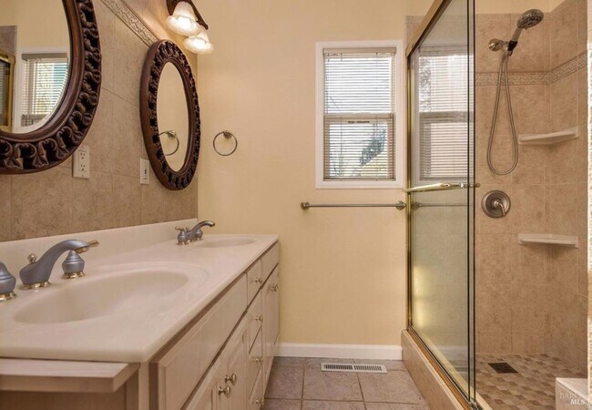 Building Photo - 520 Juilliard Park Dr