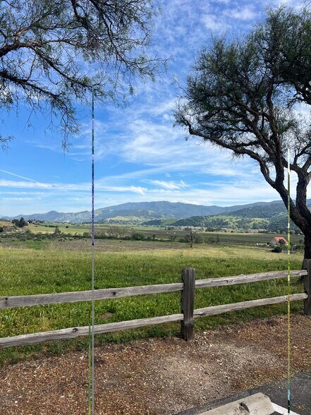 Building Photo - 1676 Maple Ave