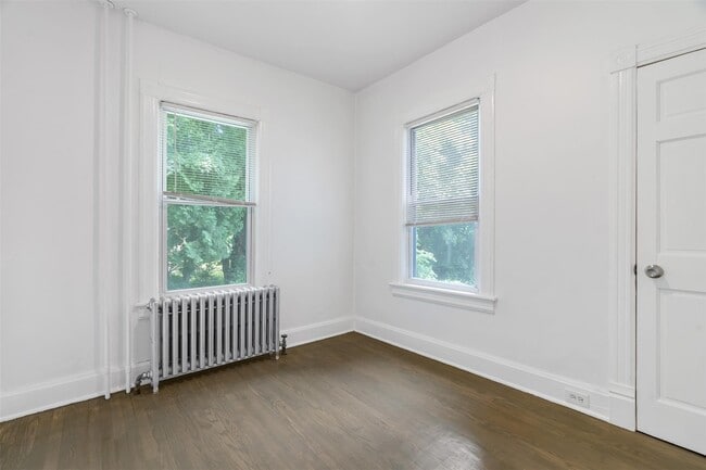 Building Photo - 281 Violet Ave
