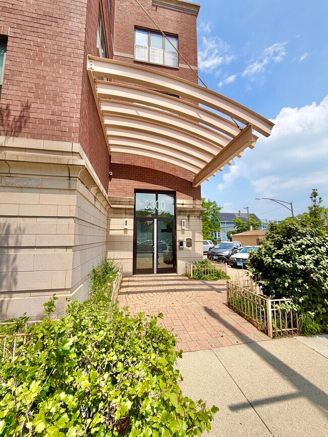Building Photo - 3300 W Irving Park Rd