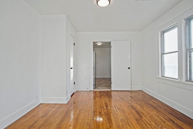 Building Photo - 1524 NE 8th St