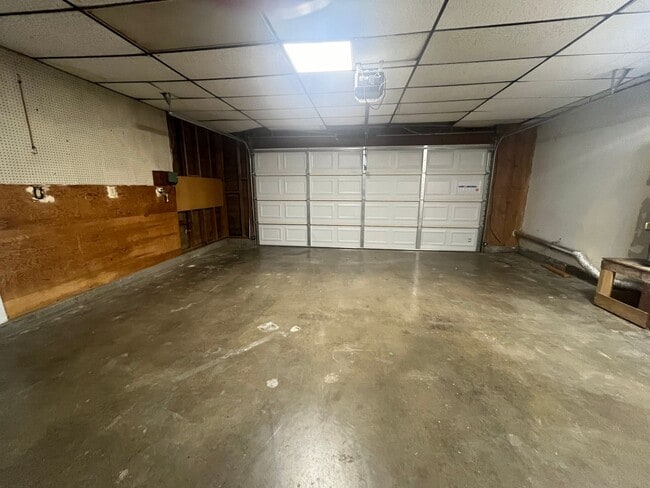 Building Photo - Located in the Heart of Tehachapi!